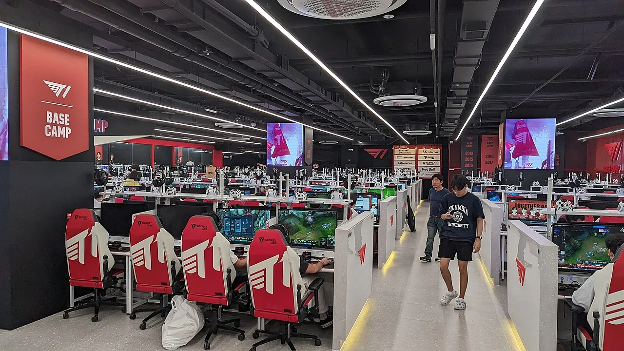 T1 Base Camp PC bang interior